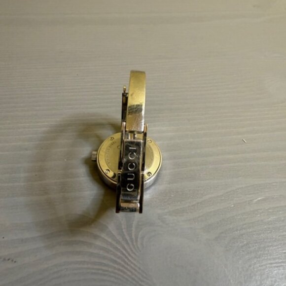 Vintage Gucci round bezel and whiteface stainless steel ladies 105 bangle watch